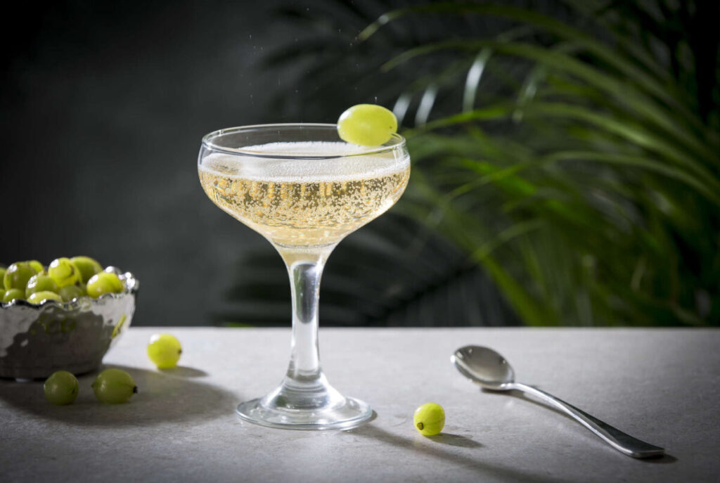Billede af en cocktail med edinburgh gooseberry gin