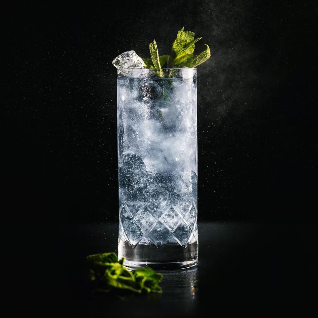 Billede af en cocktail med Black Thistle Gin